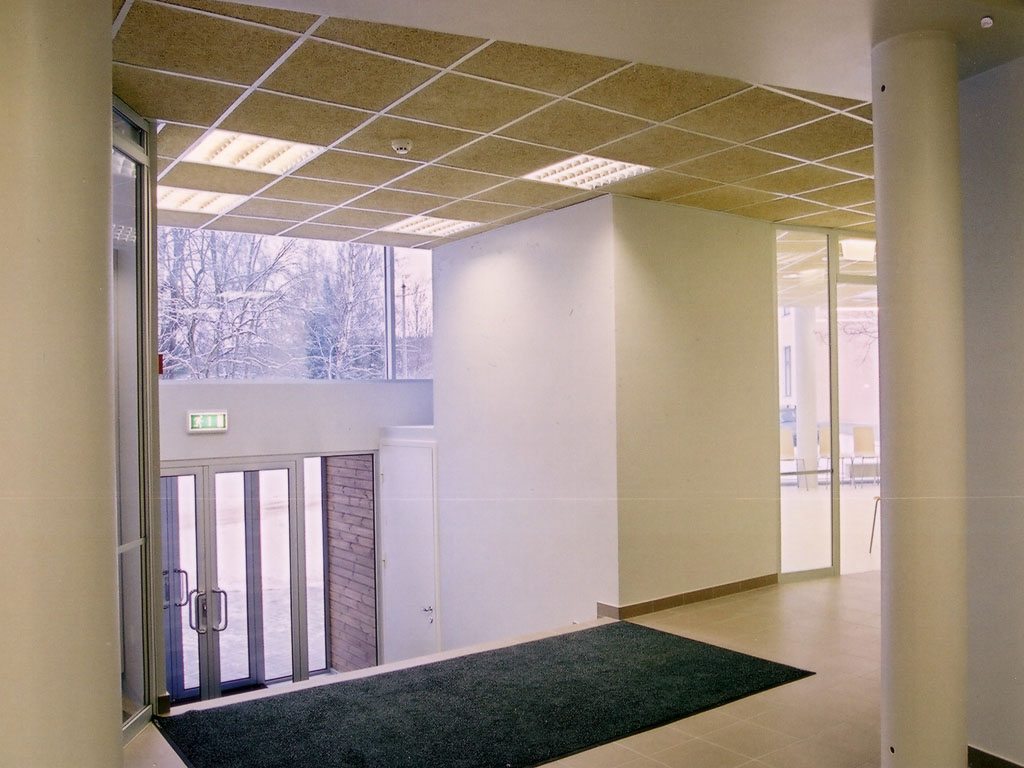 Elva library – partial conversion of a basic school, 2004