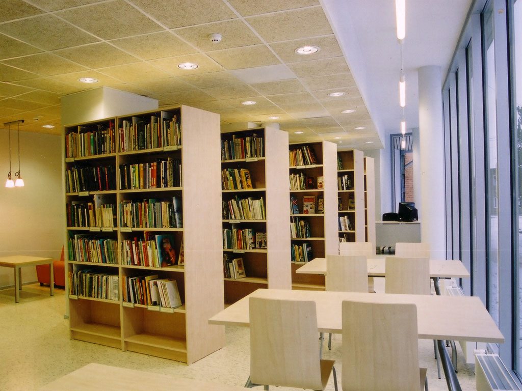 Elva library – partial conversion of a basic school, 2004